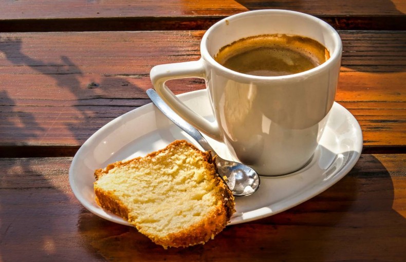 Passo a passo para preparar um delicioso bolo de leite