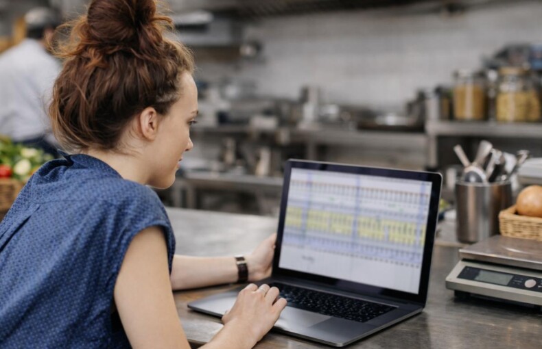 Planilha de controle de estoque para restaurante: modelo + como usar sem desperdício